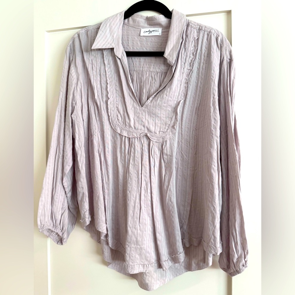 Carly Jean Los Angeles light purple lavender blouse sz S